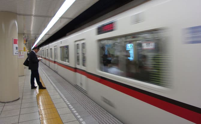 japanese-services-b2b-train