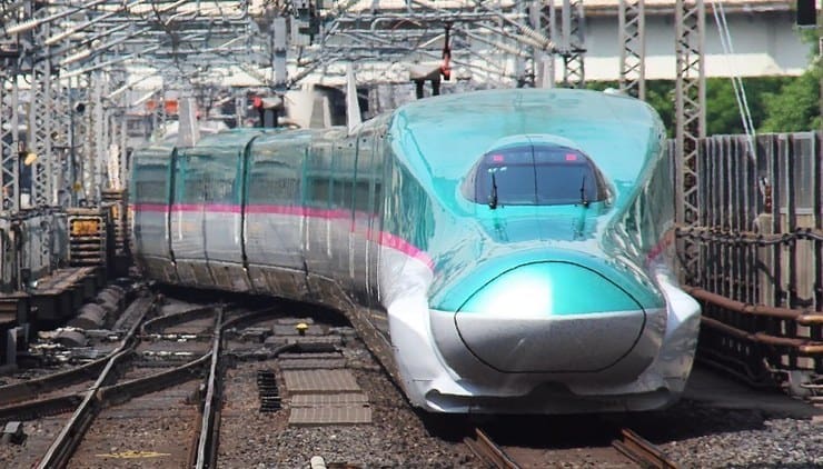 2018_tohoku_shinkansen-train